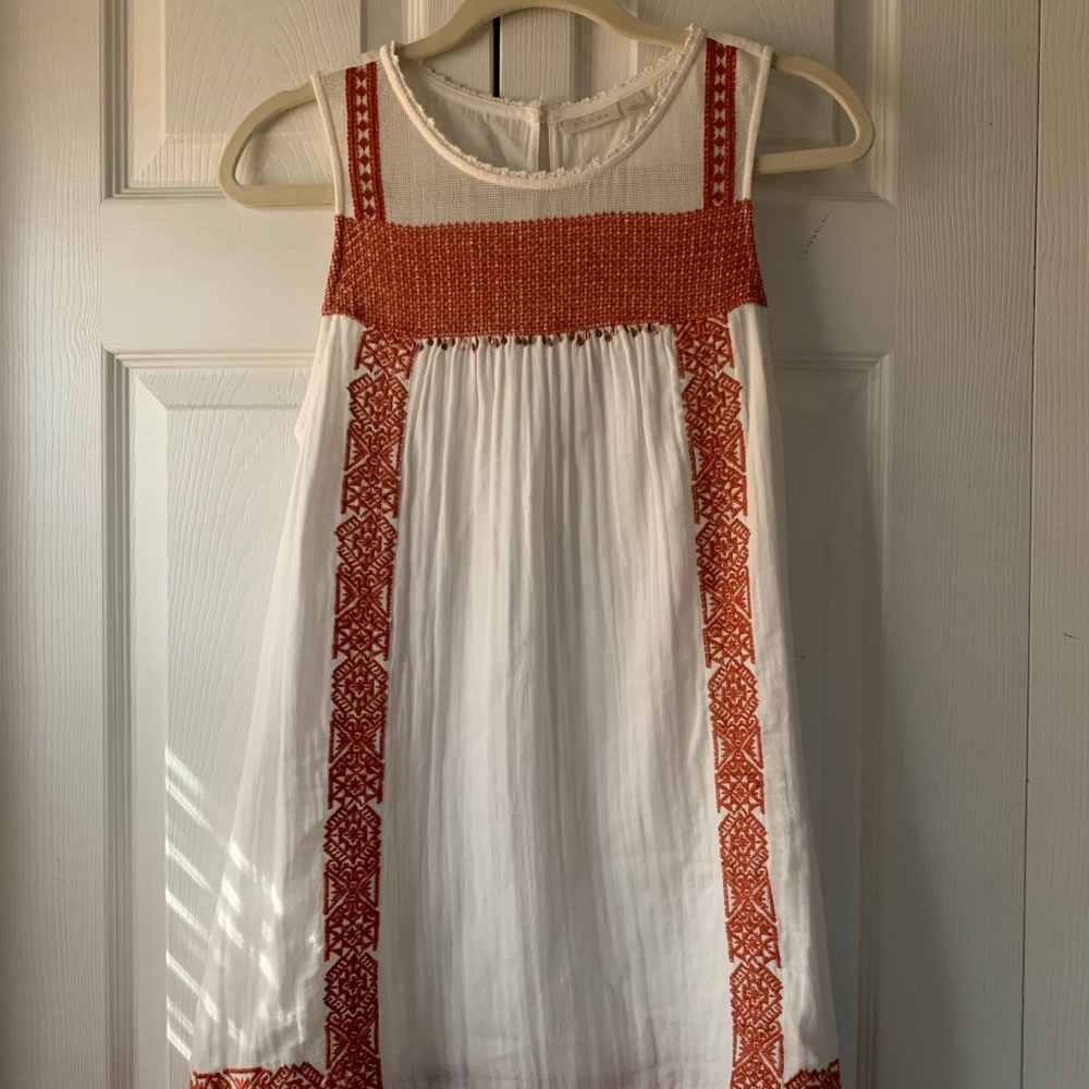hinge sleeveless white dress w/ orange embroidery